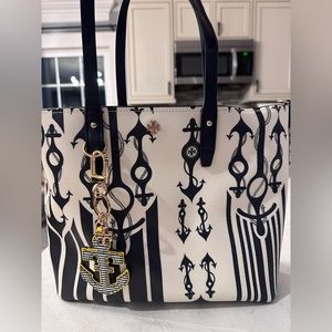 ‼️SOLD‼️ EUC!!! Tory Burch Kensington Nautical with Charm!!!!